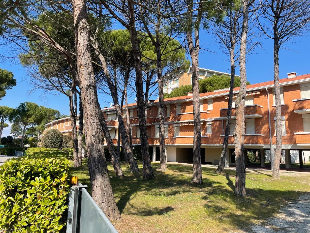 Twin Pine Trees Flats, Near Beach Bibione Luaran gambar